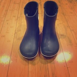 Crocs women rain boots -size 7